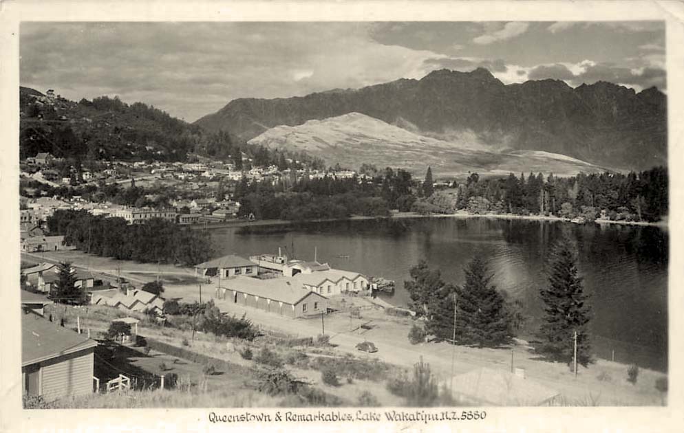 Queenstown and Remarkables, lake Wakatipu