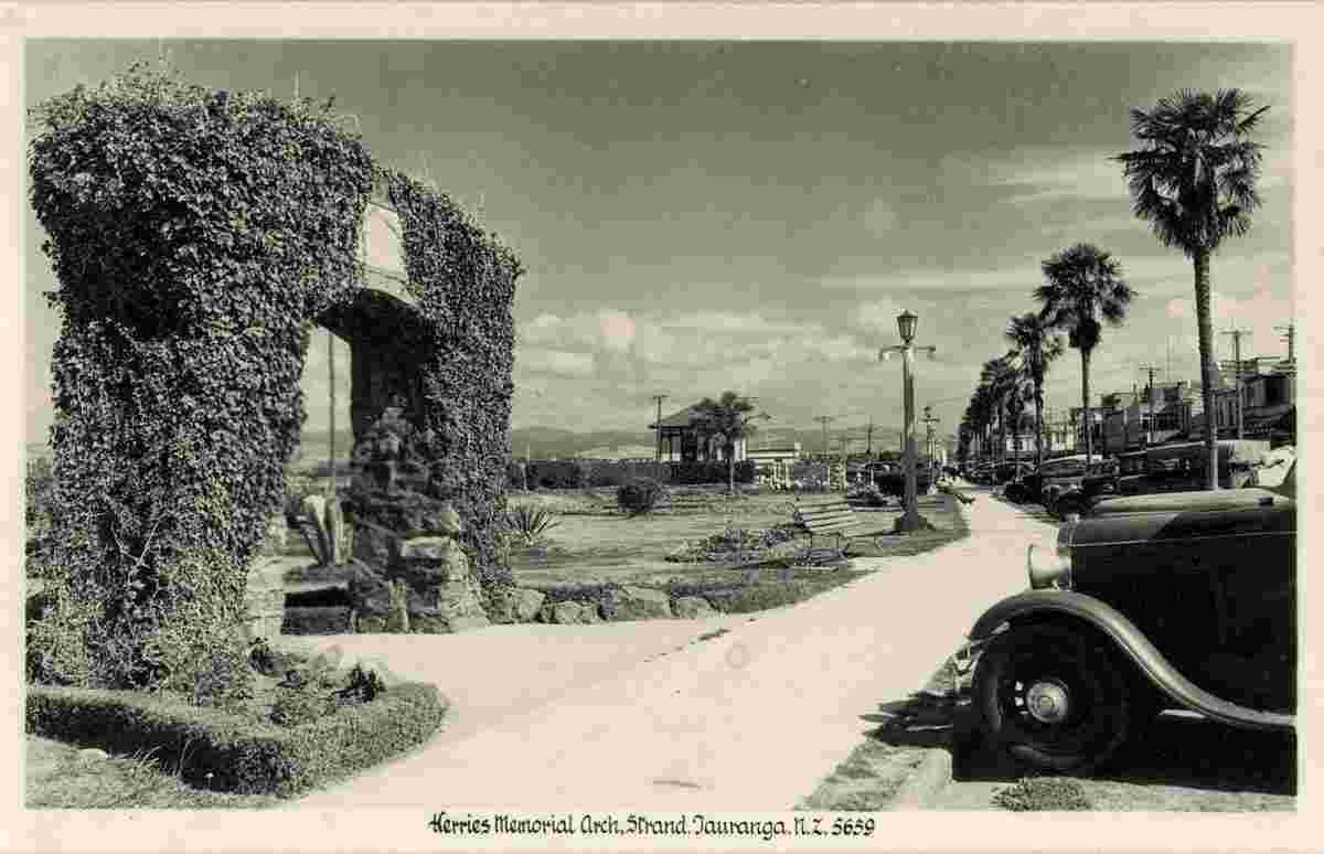 Tauranga. Herries Memorial Arch, circa 1930's