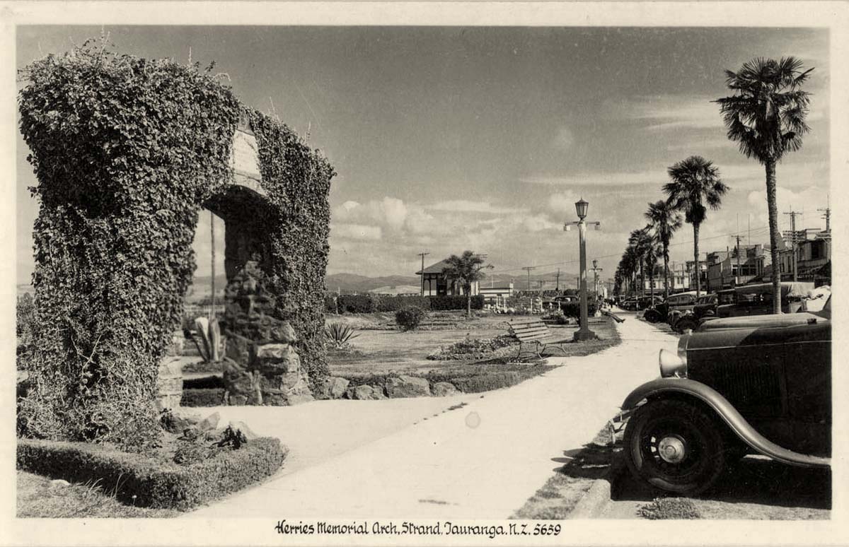 Tauranga. Herries Memorial Arch, the Strand, circa 1930's