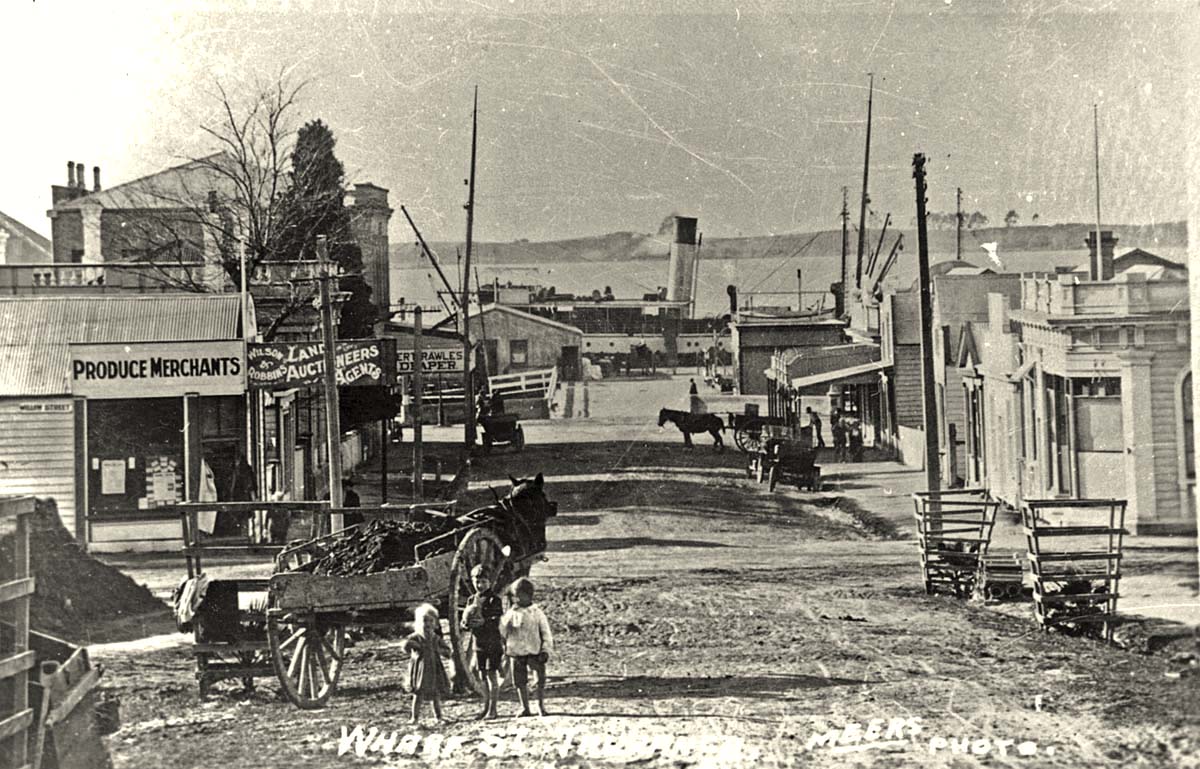 Tauranga. Wharf Street, from intersection with Willow Street, circa 1914