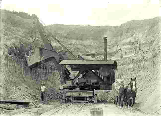 Upper Hutt. Steam digger at the Silverstream, 1922