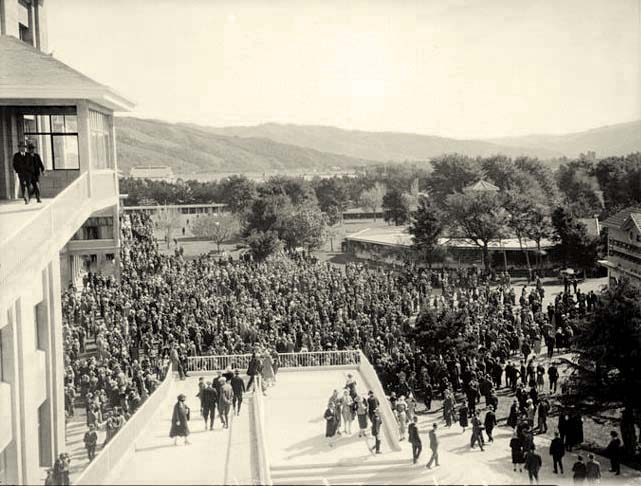 Upper Hutt. Trentham Racecourse, crowd at the races, 1927